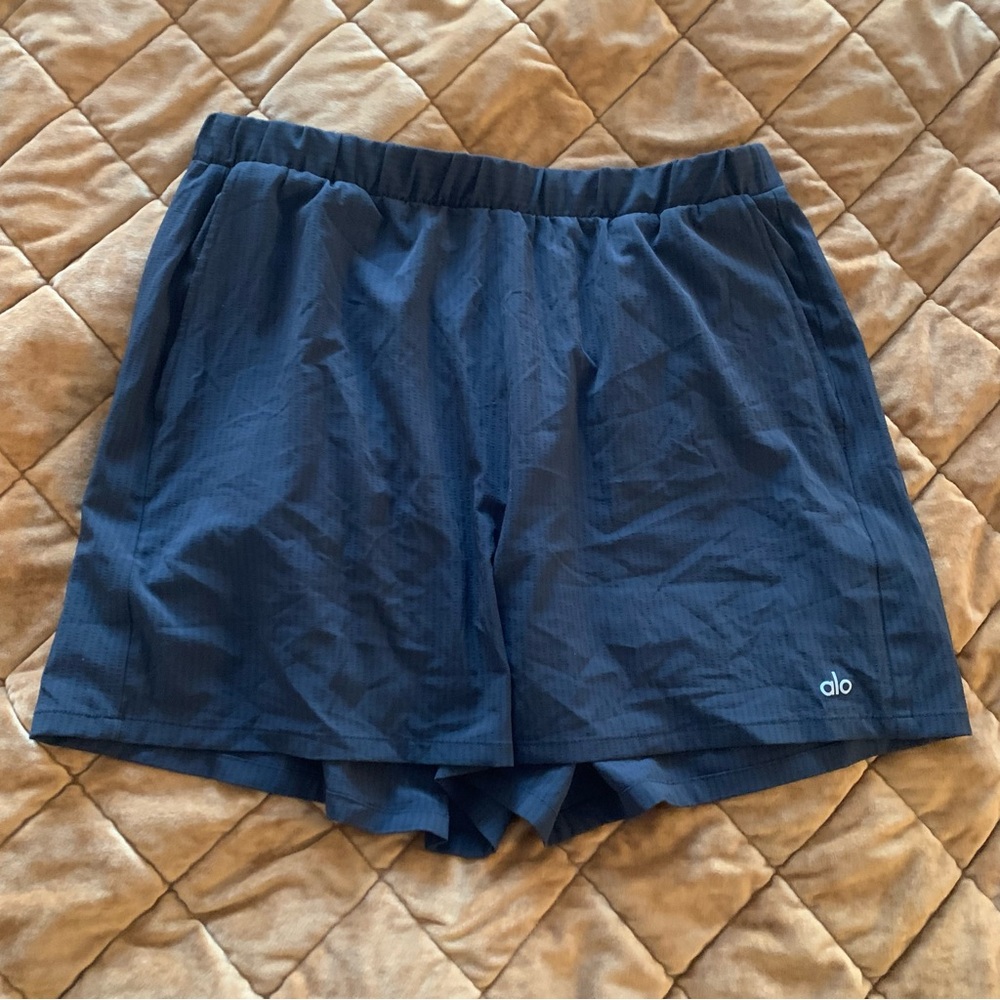 Alo Yoga Black Shorts Size L